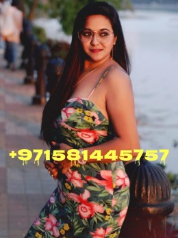 Indian model Madhvi - service Kissing